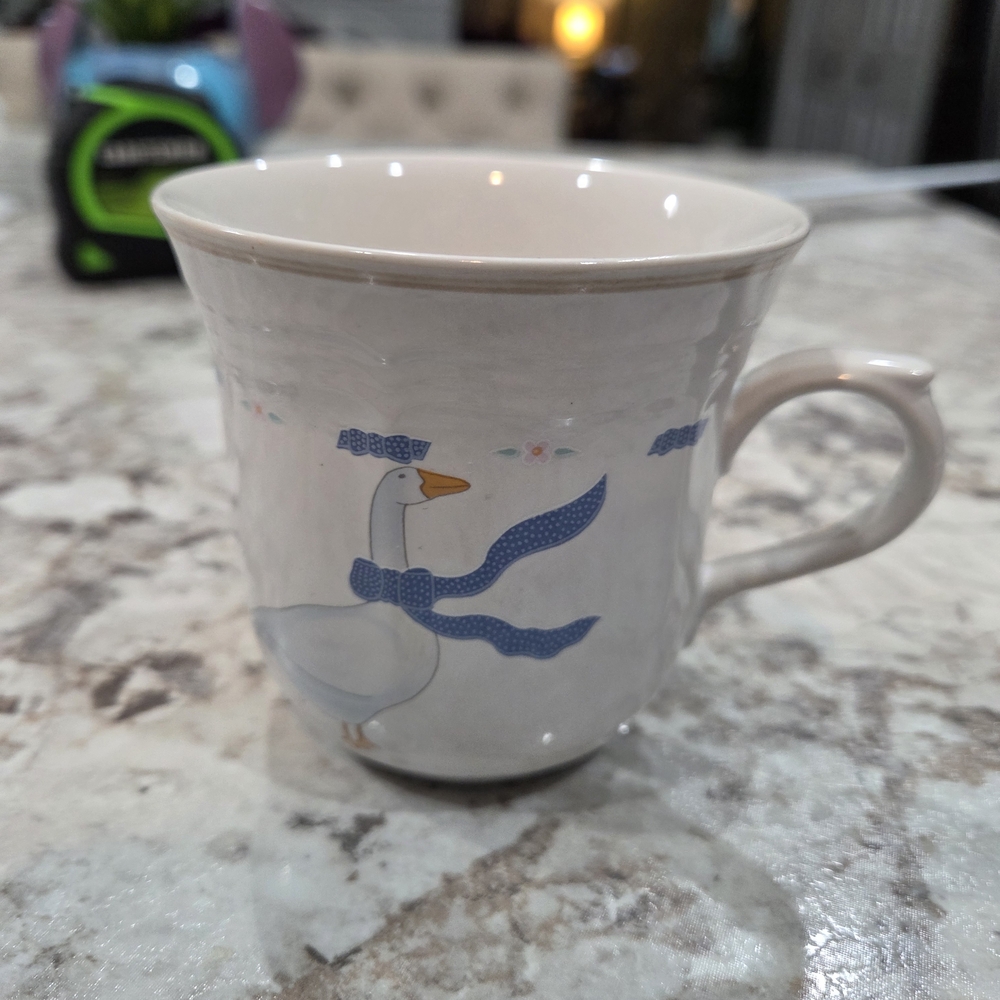 Vintage Charming Goose Design Mug - White and Blue